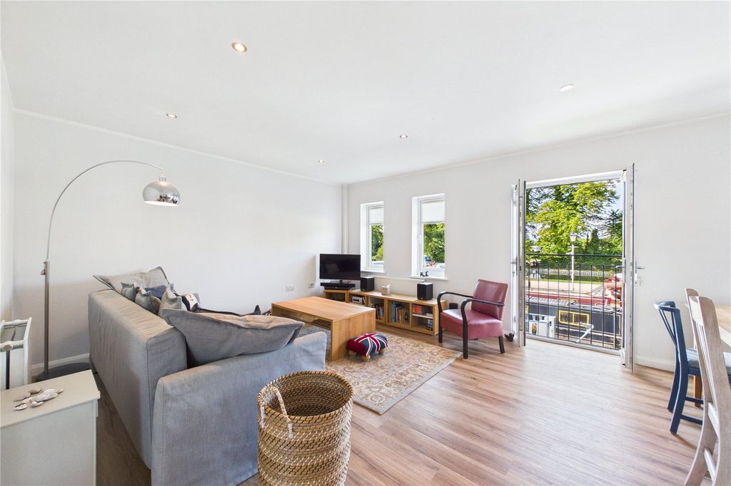 Additional image 5 of 2 bed flat to rentMill Lane, Newbury, Berkshire RG14
