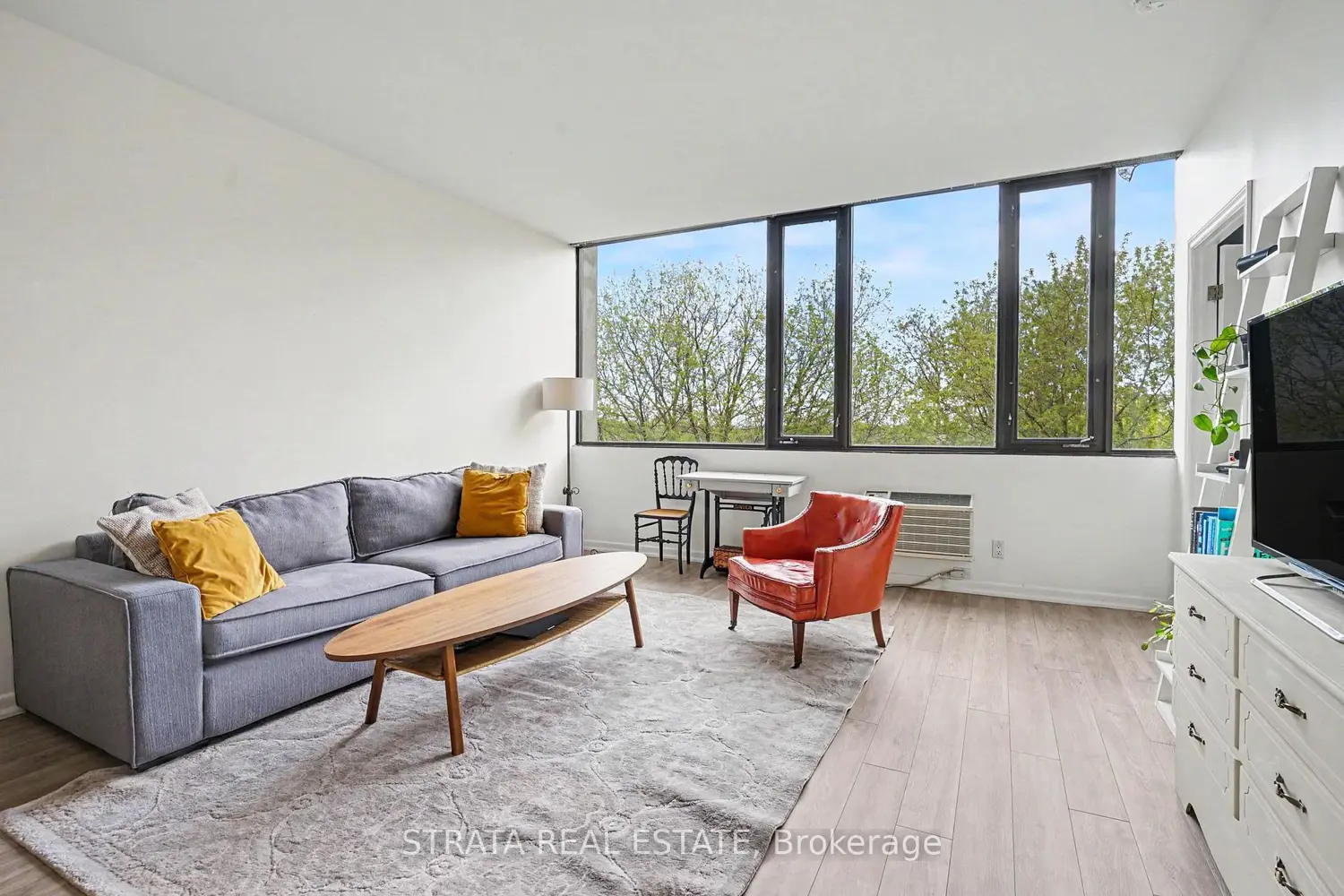 300 Coxwell Avenue 406