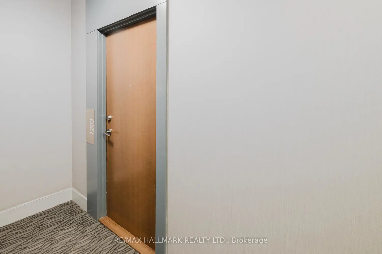 2212 Lake Shore Boulevard 1209 photo 3