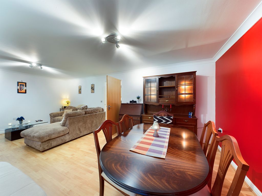 Additional image 3 of 2 bed flat to rentEastgate Mews, Brighton Road, Horsham, West Sussex RH13