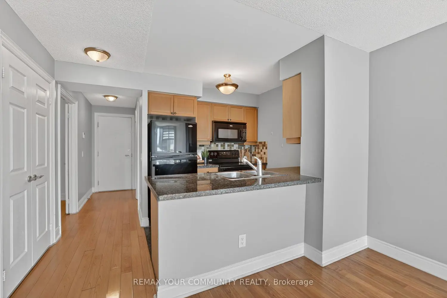 25 Greenview Avenue 622 photo 4