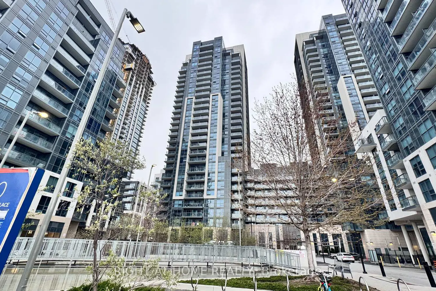 20 Meadowglen Place 824