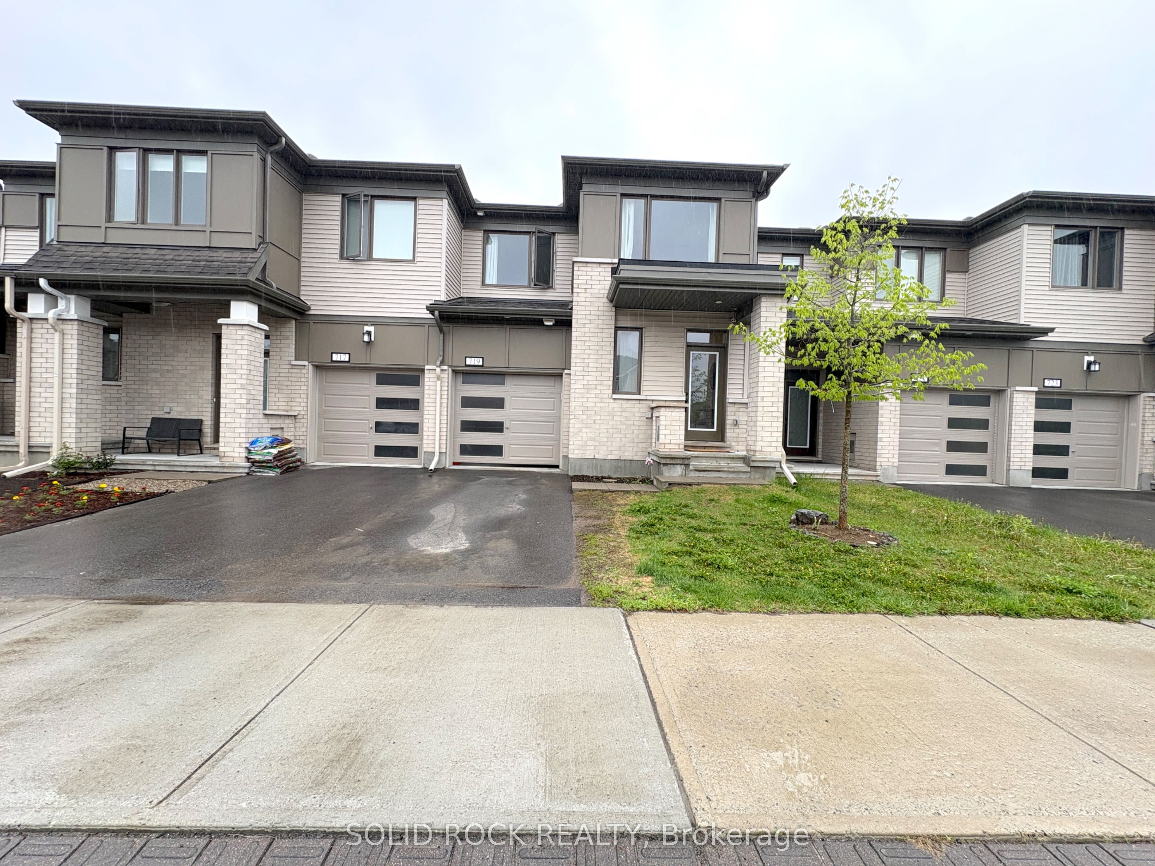 Additional image 2 of 719 Derreen Avenue, Ottawa, ON, K2S 2Y9