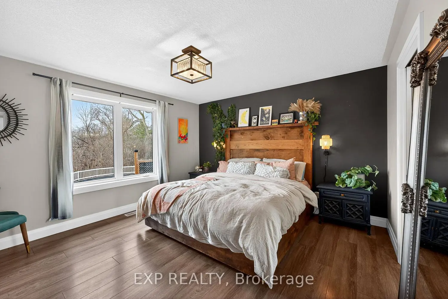 20109 Loyalist Parkway