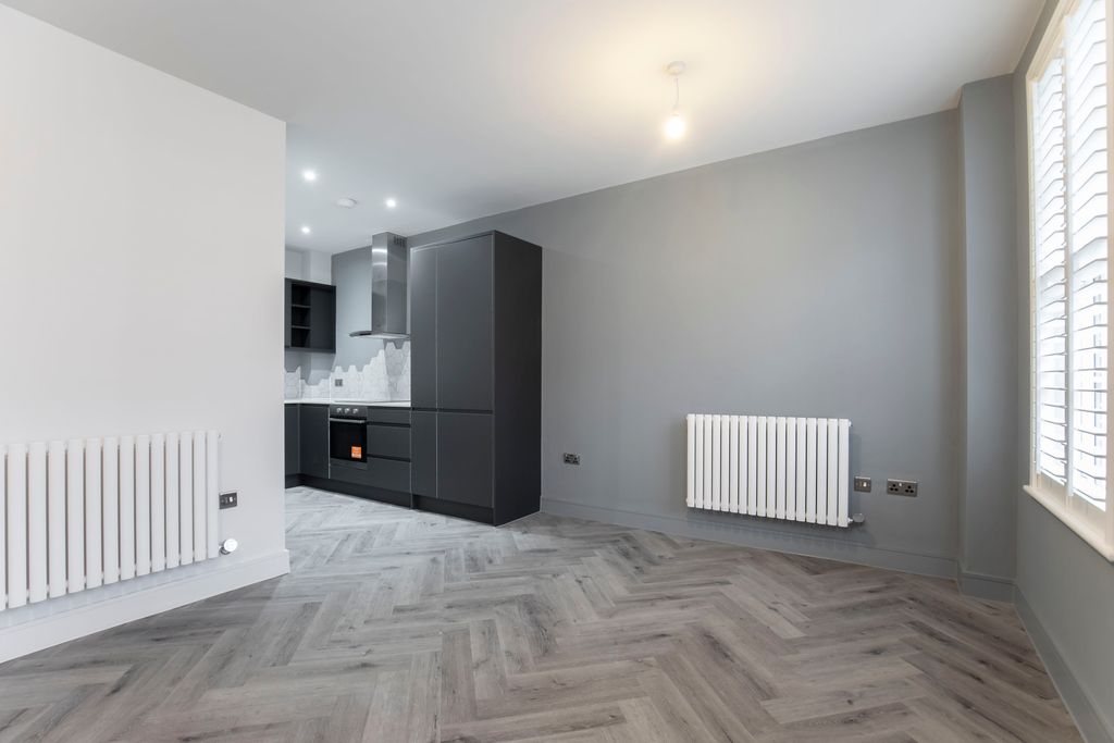 Additional image 7 of 2 bed flat to rentBuckingham Court, Wellington Street, Cheltenham GL50