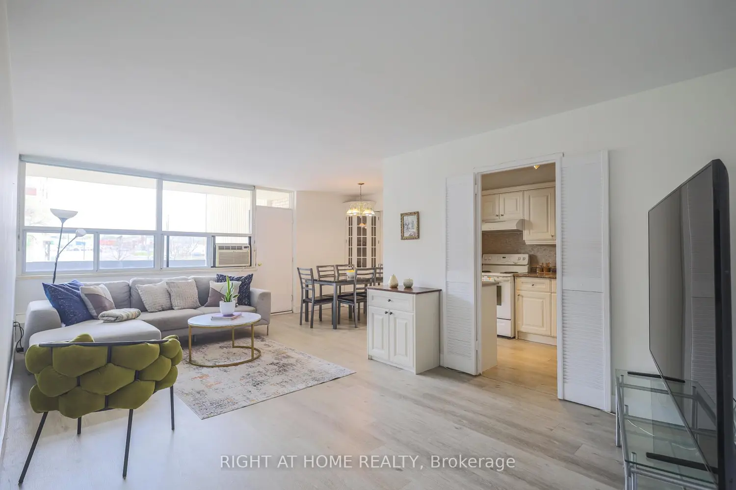 1455 Lawrence Avenue 207