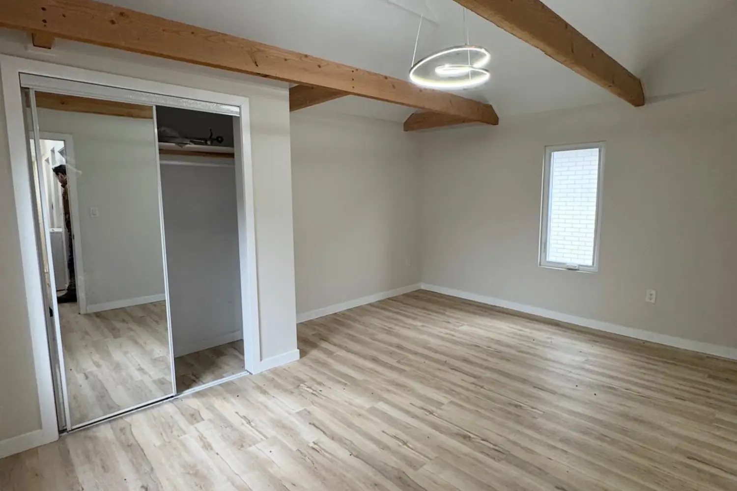 Additional image 9 of 5759 Robinson Street