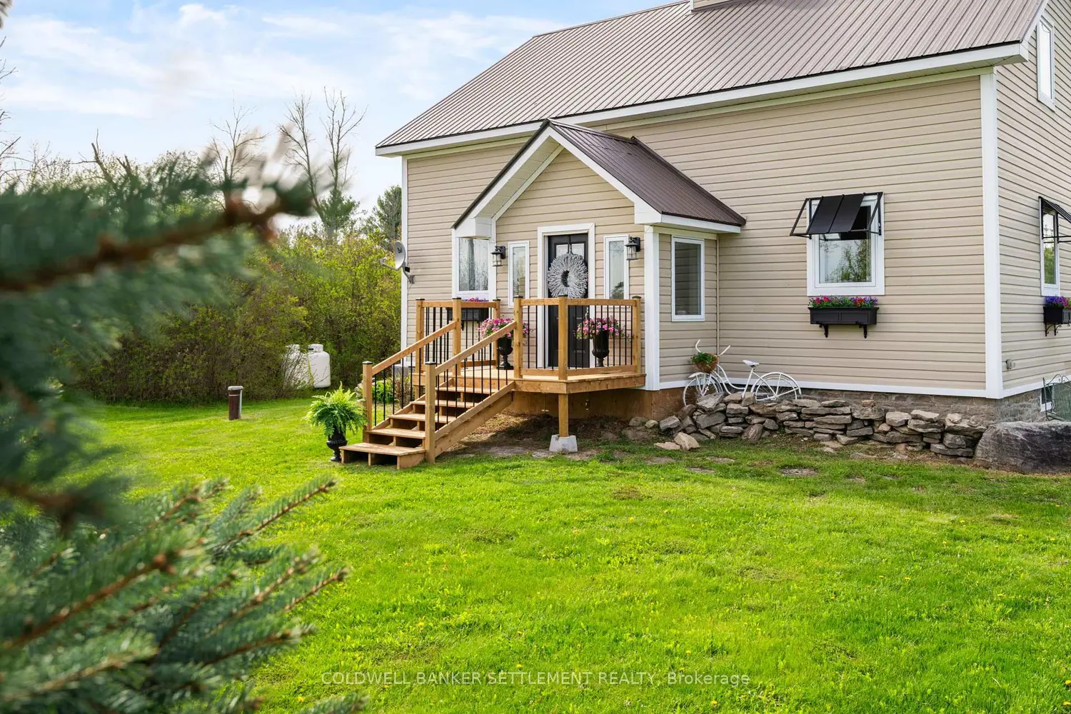 210 Port Elmsley Road photo 3