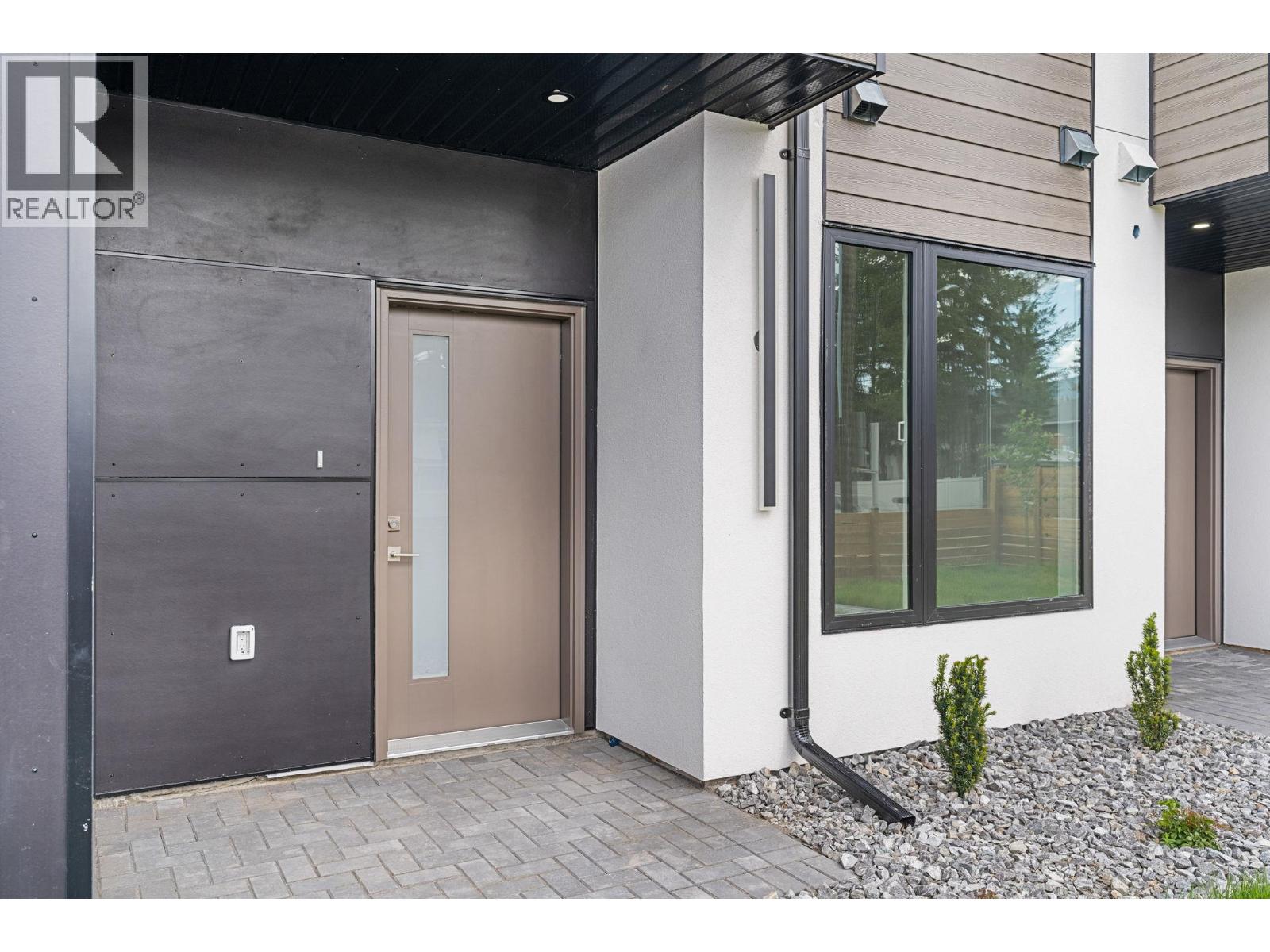 Additional image 2 of 4565 Gordon Drive, Kelowna, BC, V1W1T3