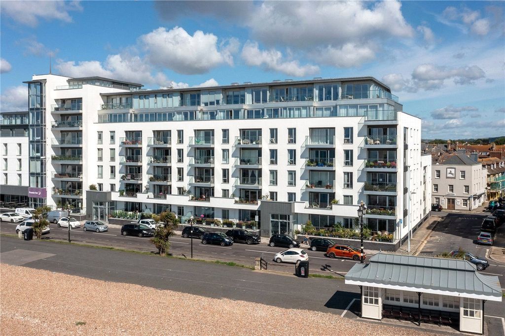 2 bed flat to rentMarine Parade, Worthing, West Sussex BN11