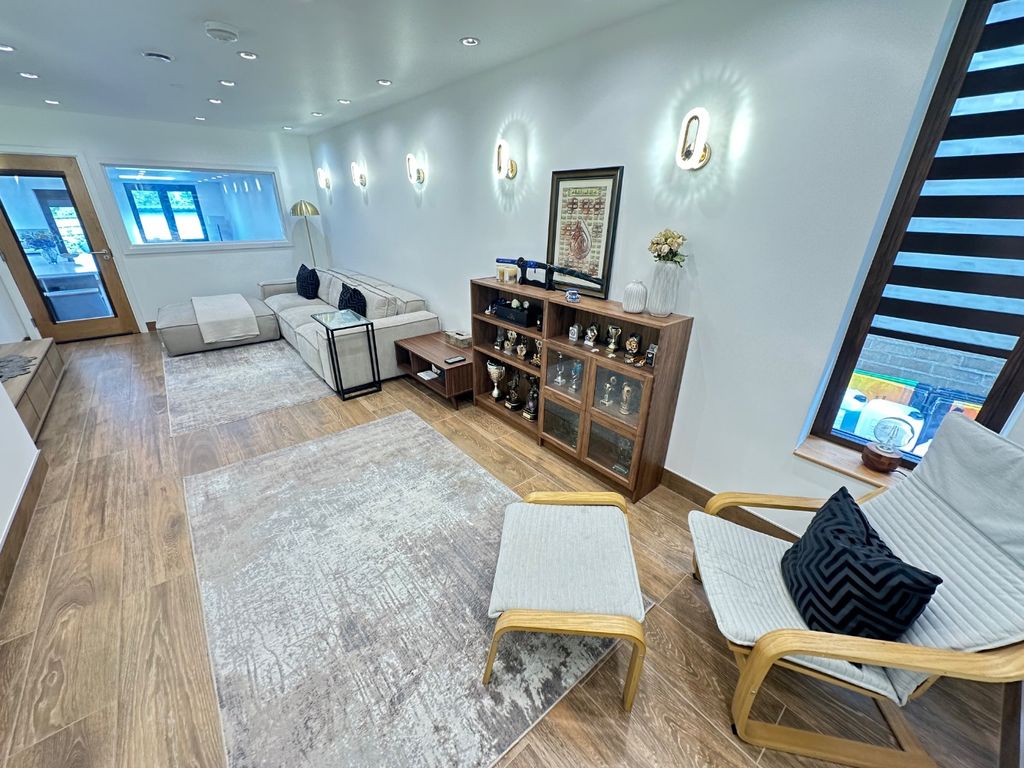 Additional image 6 of 5 bed detached house to rentFelstead Way, Luton, Bedfordshire LU2