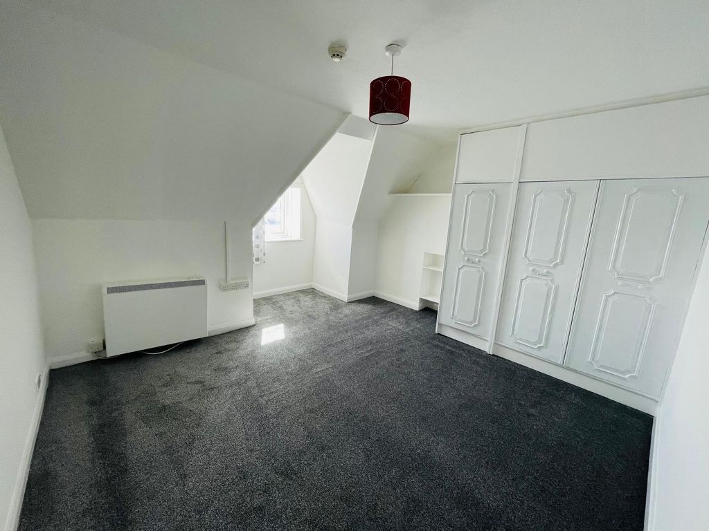 Additional image 5 of 1 bed property to rentPier Road, Milford Haven SA73