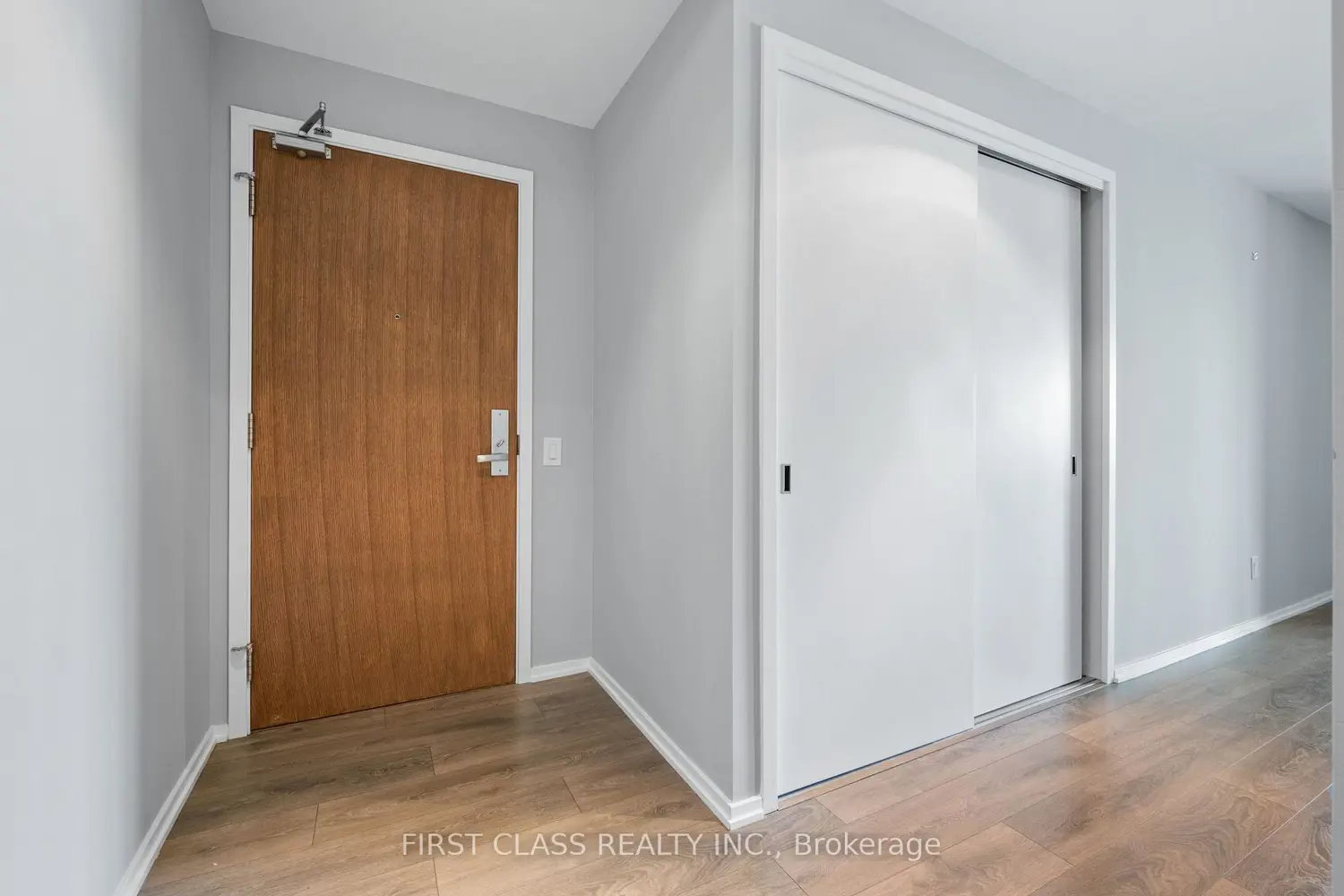 783 Bathurst Street 413 photo 3