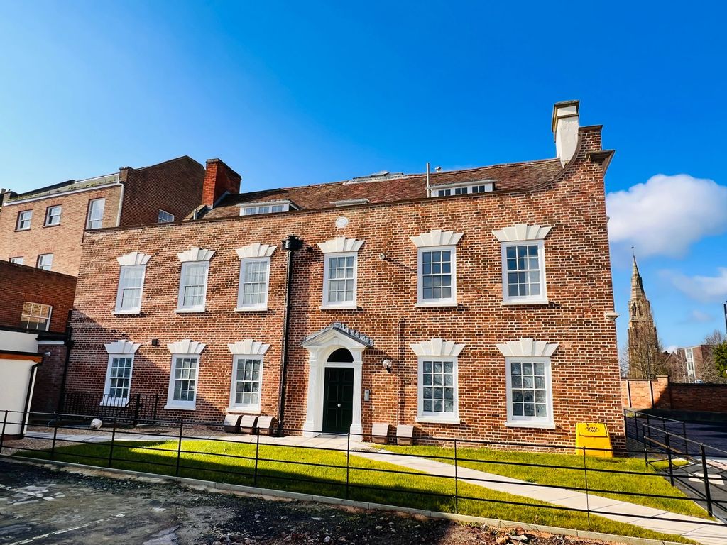 2 bed flat to rentWindsor House, The Crescent, Taunton TA1