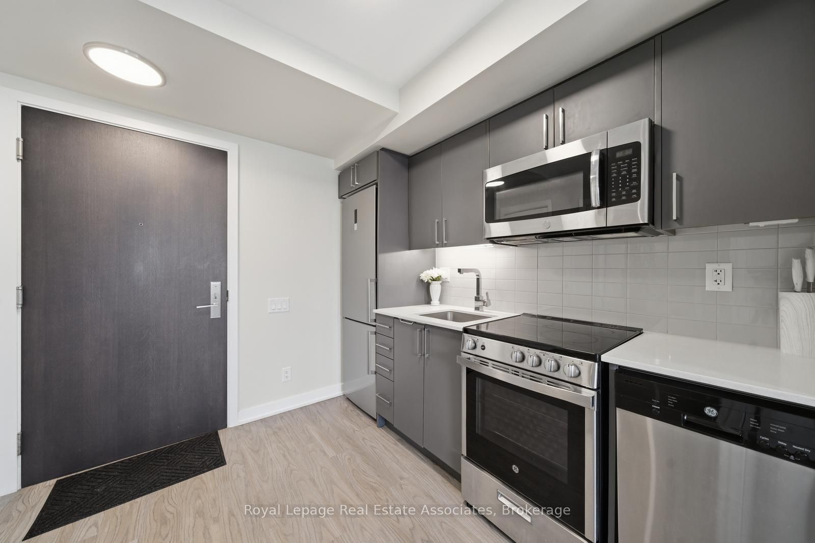 Additional image 3 of 807-38 Monte Kwinter Court, Toronto, ON, M3H 0E2