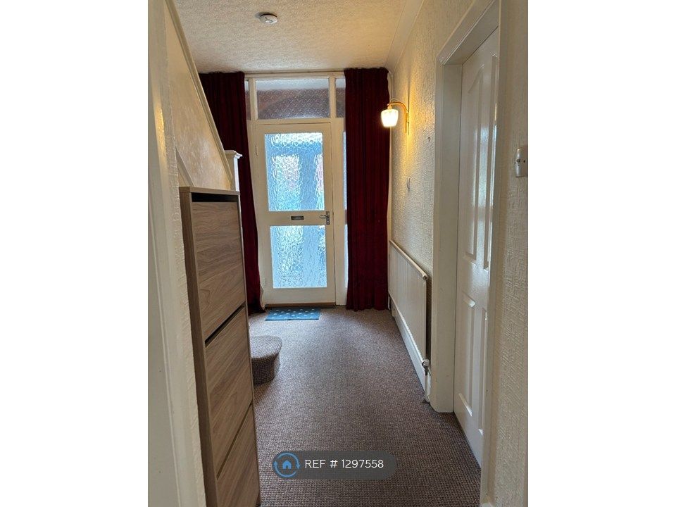 Additional image 2 of 3 bed semi-detached house to rentCliff Gardens, Scunthorpe DN15