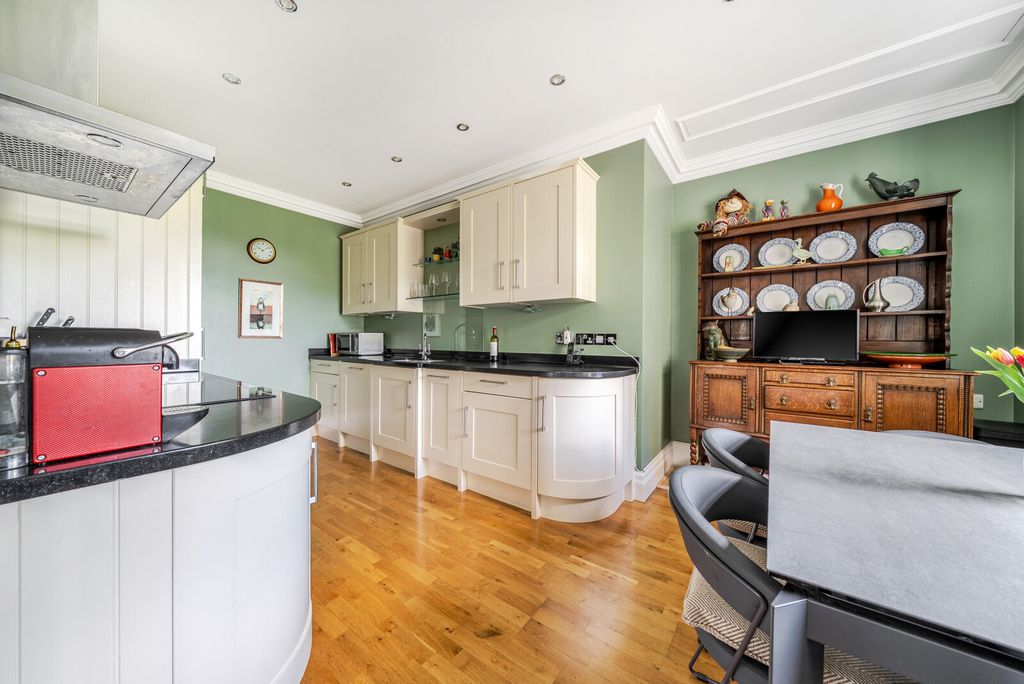 Additional image 5 of 2 bed flat for saleWoolmer Lane, Bramshott, Liphook GU30