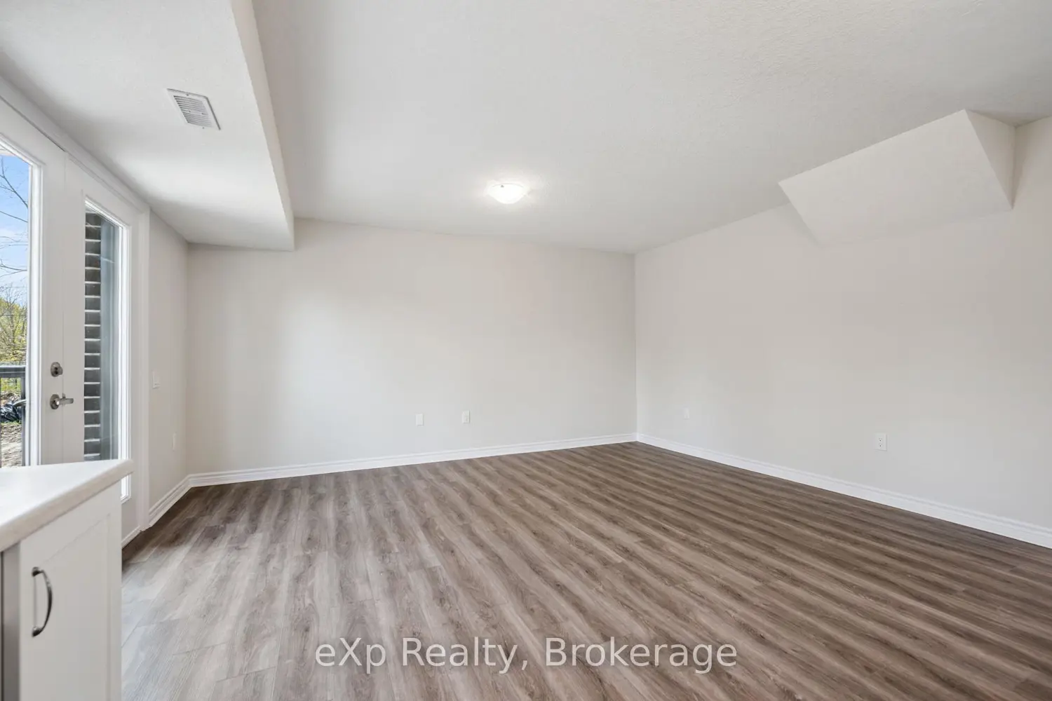 Additional image 12 of 465 Garafraxa Street 10