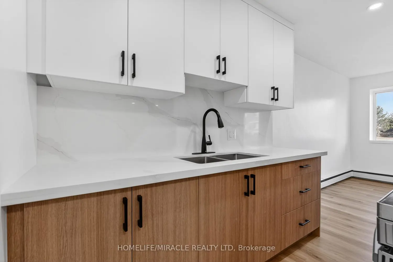Additional image 6 of 456 Carlton Street 5
