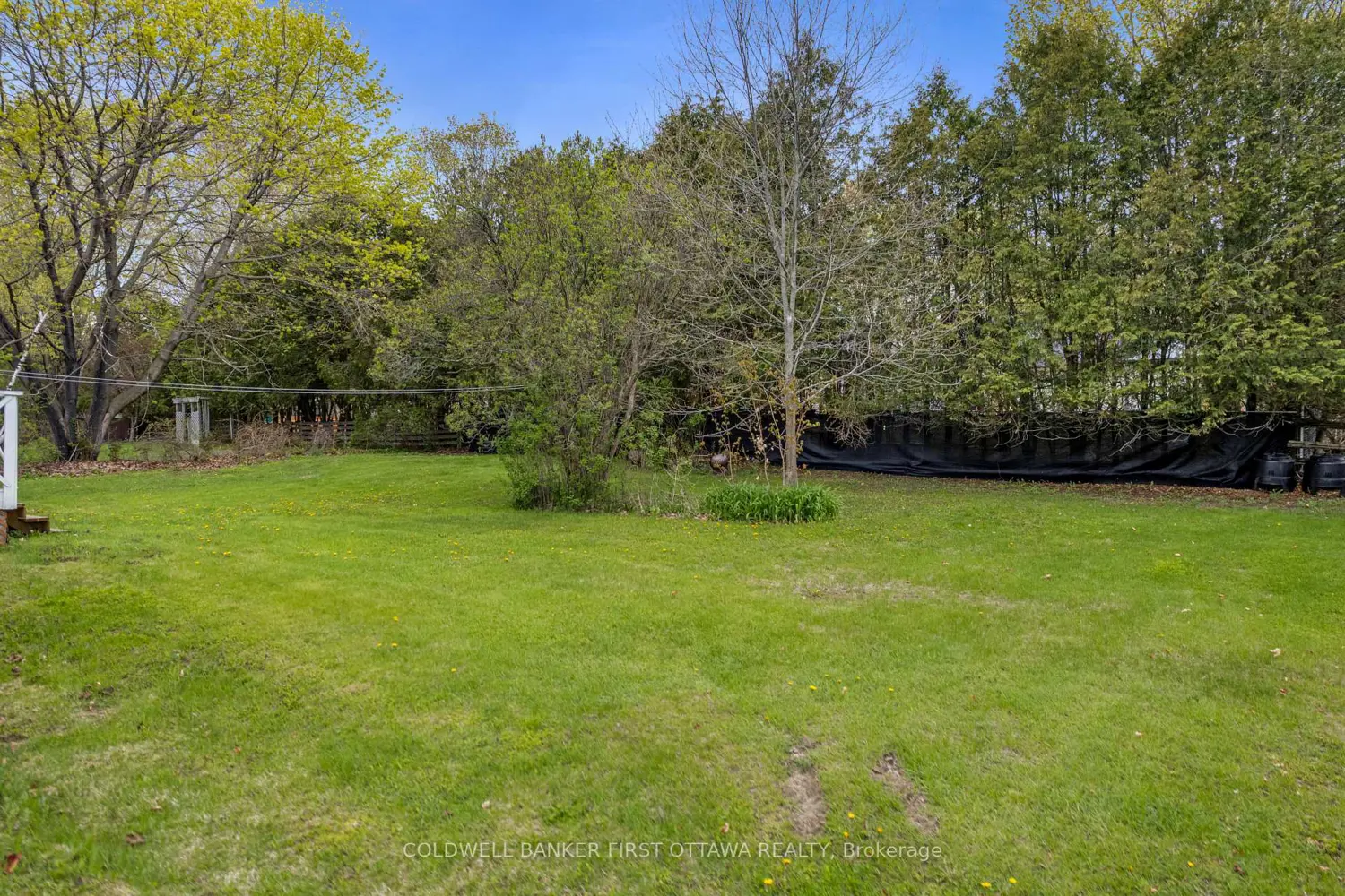 2498 Rideau Ferry Road photo 2