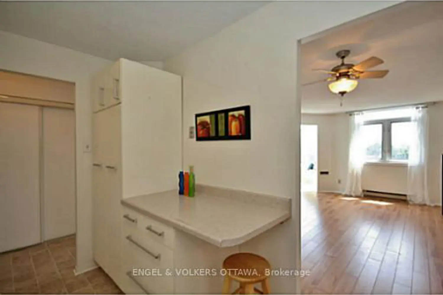 1025 Grenon Avenue 409 photo 4