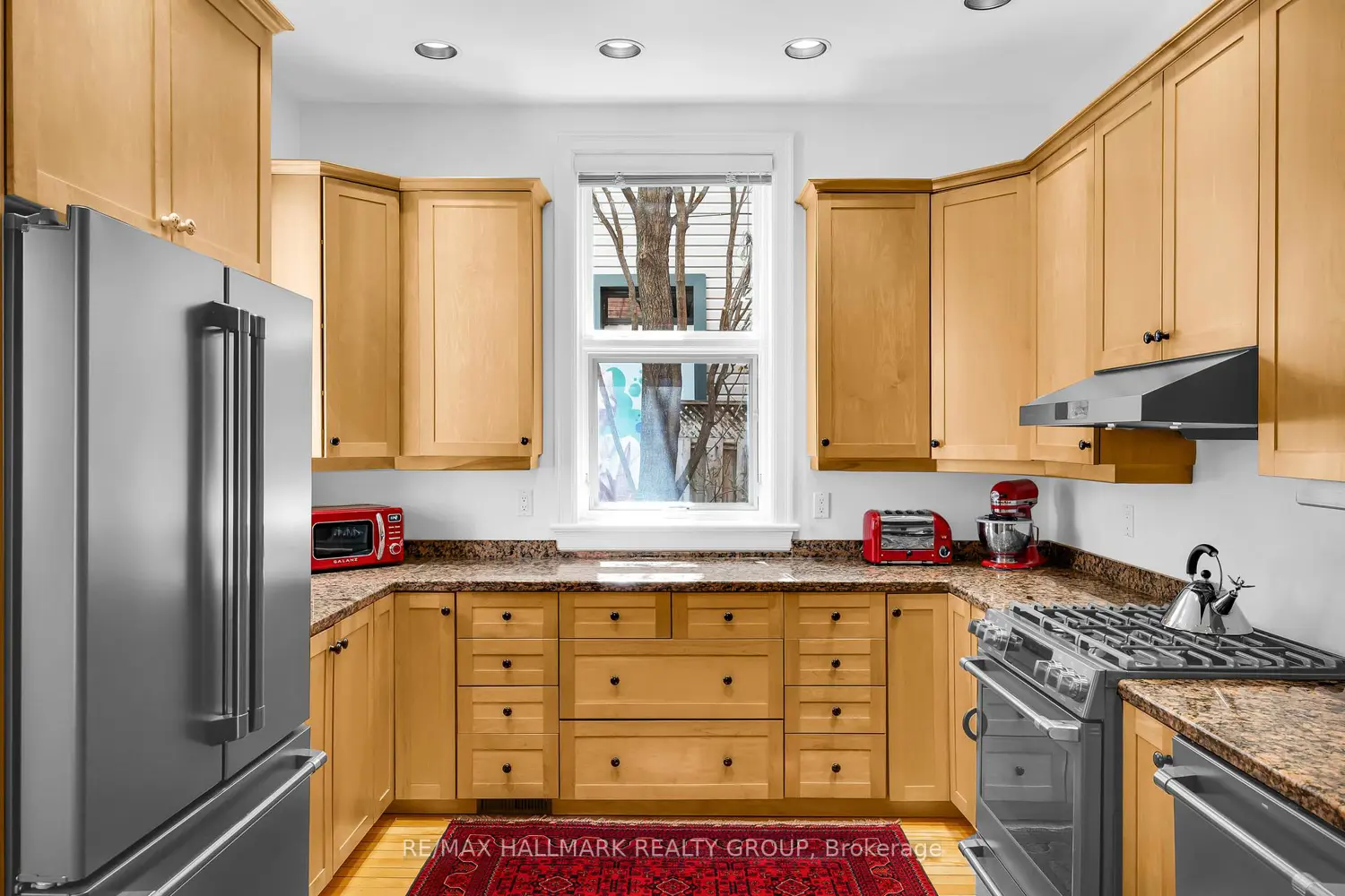 211 Russell Avenue photo 4