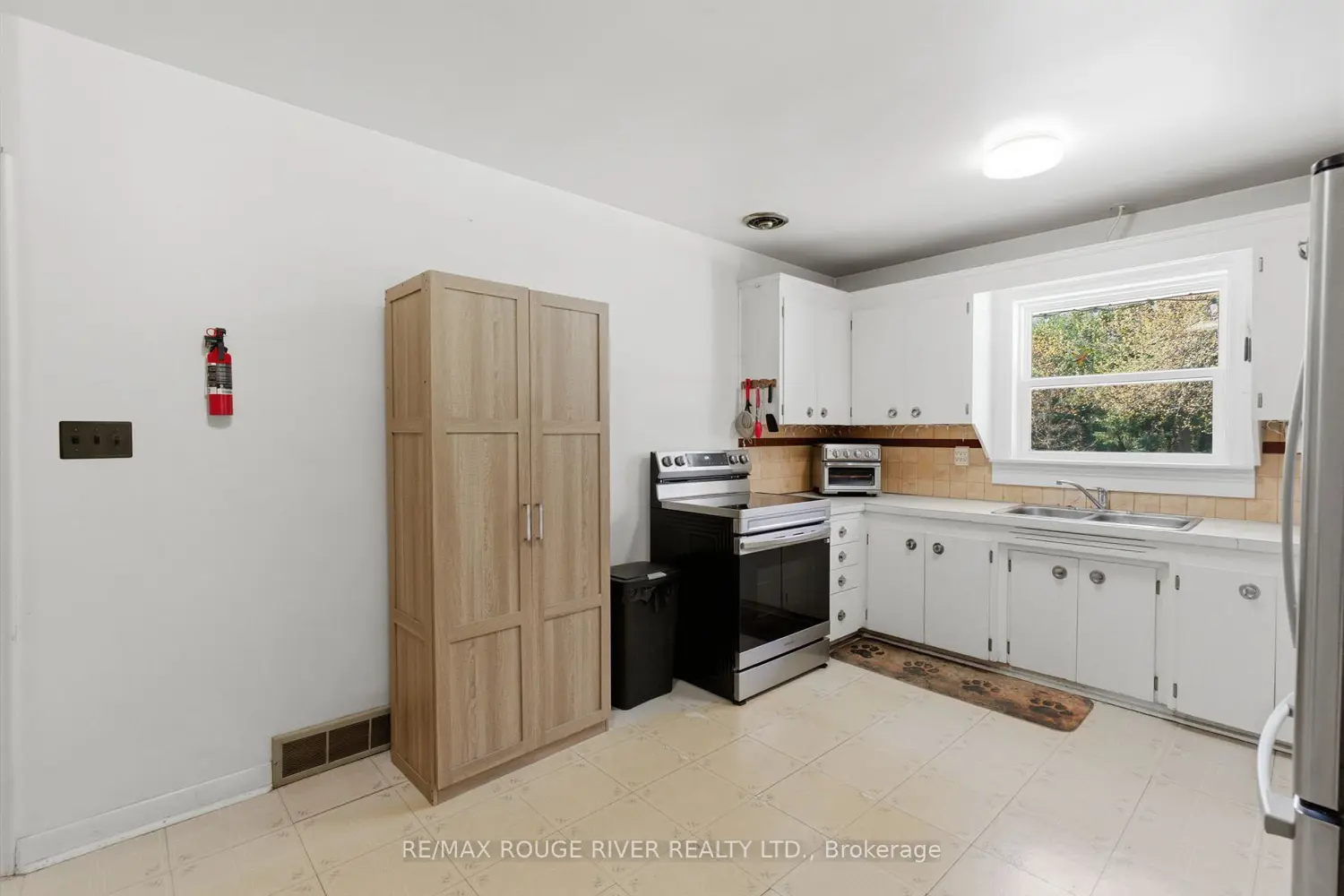 3856 Solina Road photo 3