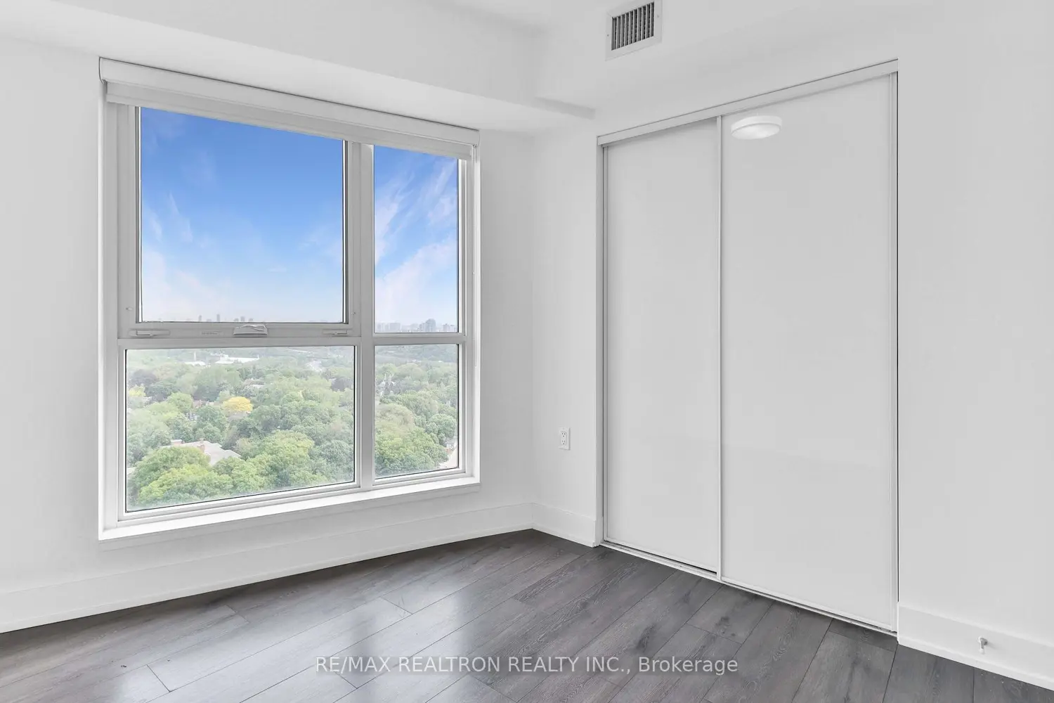 Additional image 5 of 585 Bloor Street 1117