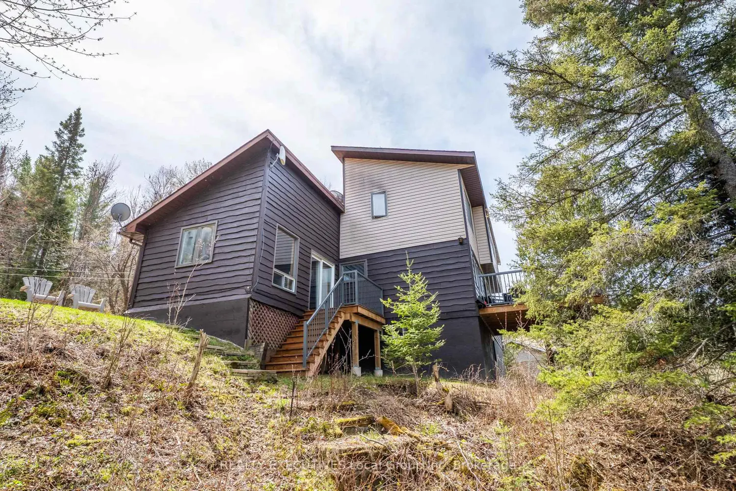410 Pinecreek Crescent