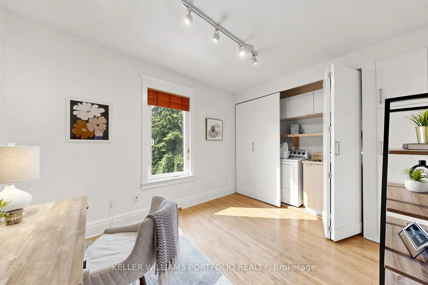 122 Bertmount Avenue photo 5