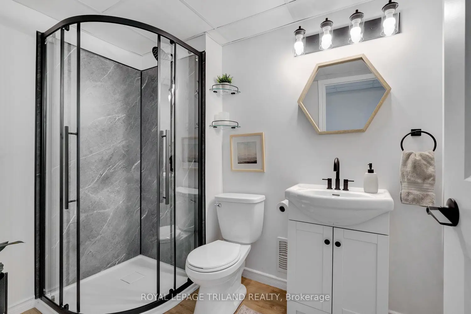 Additional image 11 of 731 Springwood Crescent