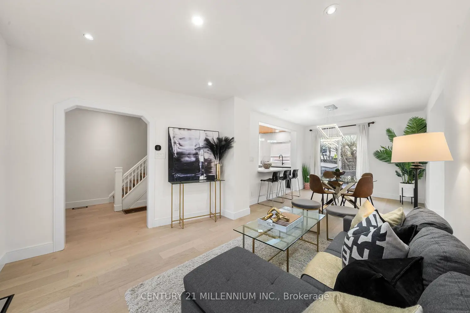 134 Helendale Avenue photo 2