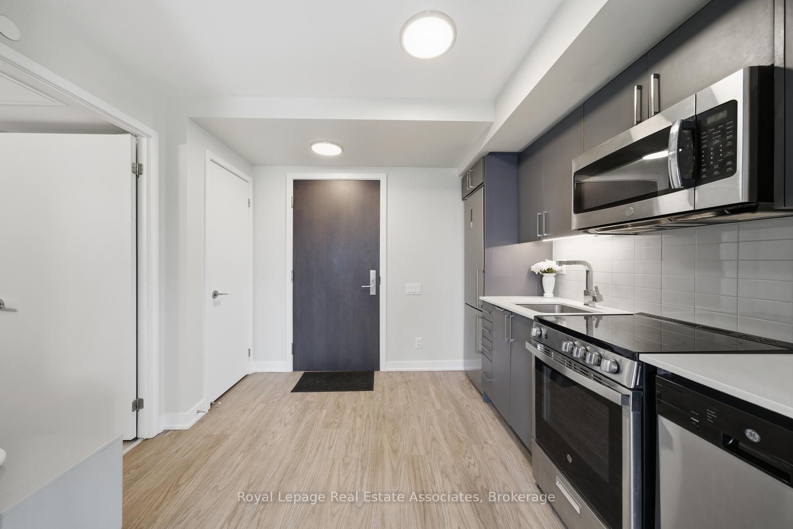Additional image 4 of 807-38 Monte Kwinter Court, Toronto, ON, M3H 0E2