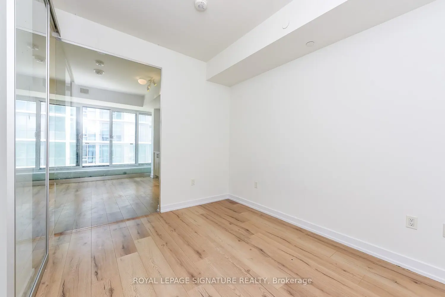 Additional image 13 of 1195 The Queensway 513
