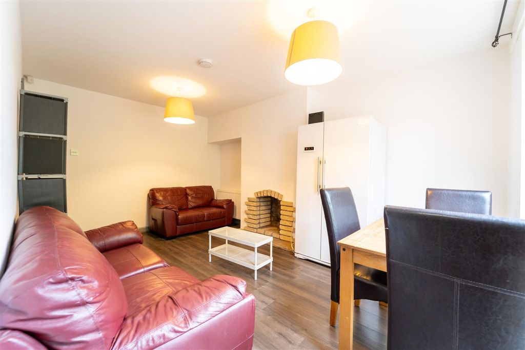 Additional image 3 of 5 bed shared accommodation to rentRodbourne Road, Birmingham B17