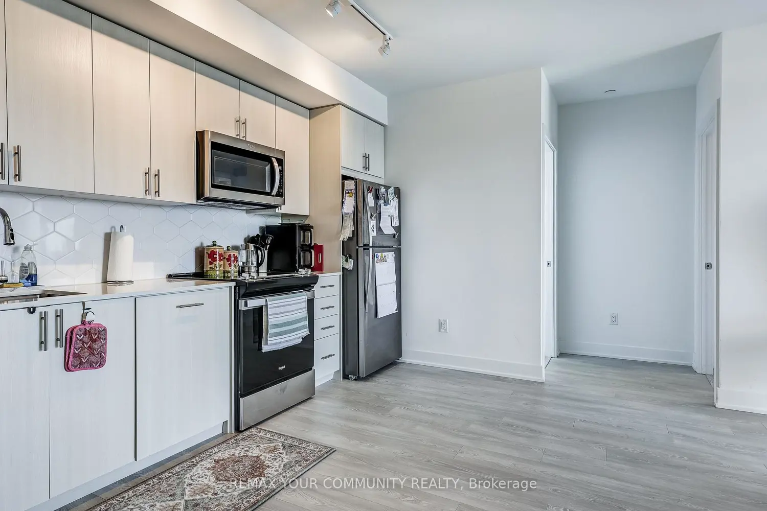 Additional image 6 of 2545 Simcoe Street 917