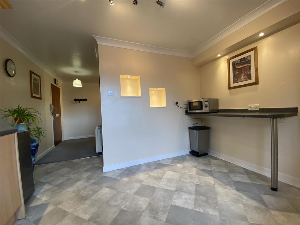 Additional image 4 of 2 bed flat to rentHay Street, Perth PH1