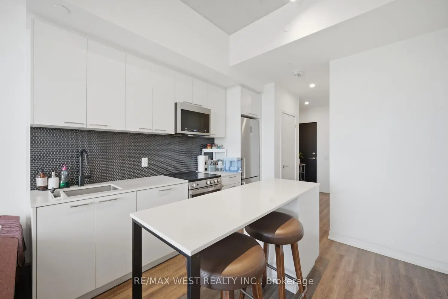 1808 St Clair Avenue 801 photo 2