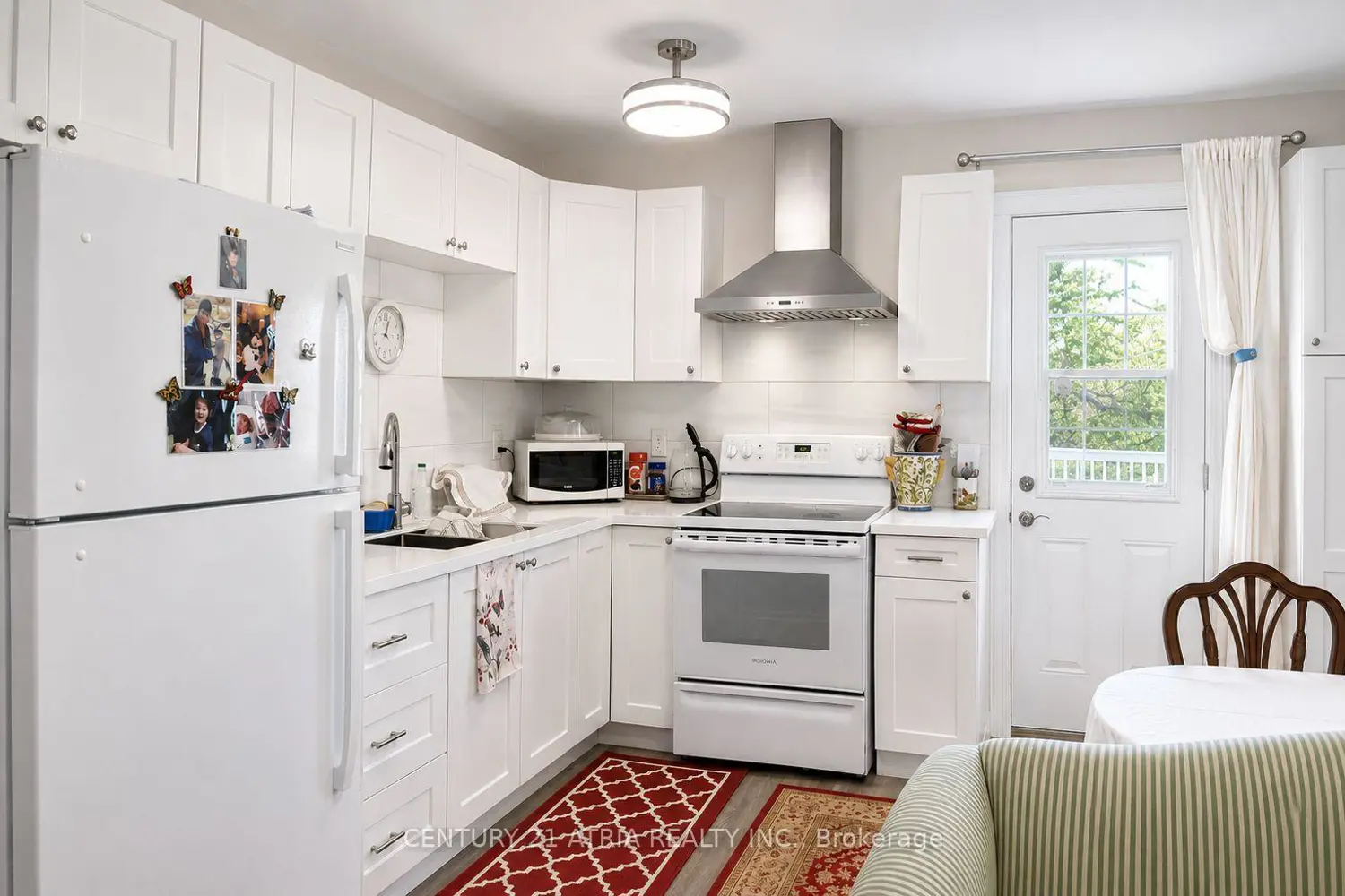 172 William Street photo 5