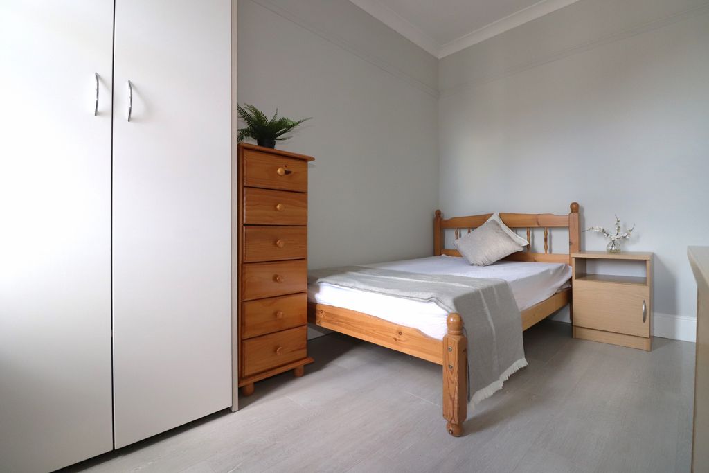 Additional image 3 of 3 bed flat to rentAlma Road, Southampton SO14