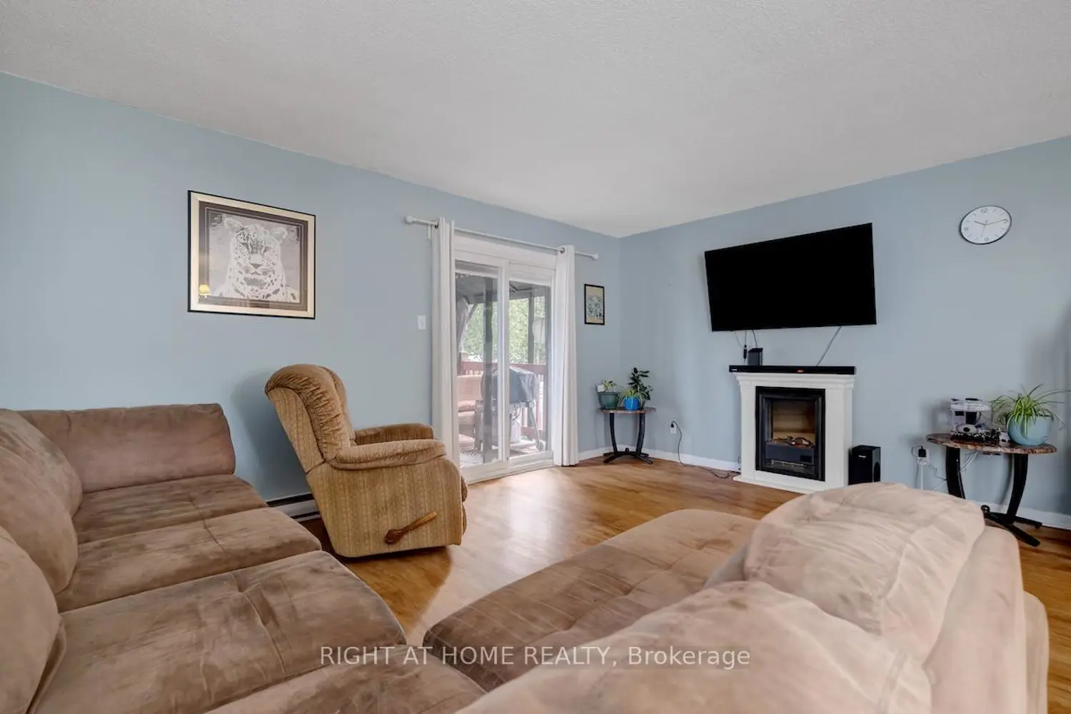 951 Lawrence Street photo 4