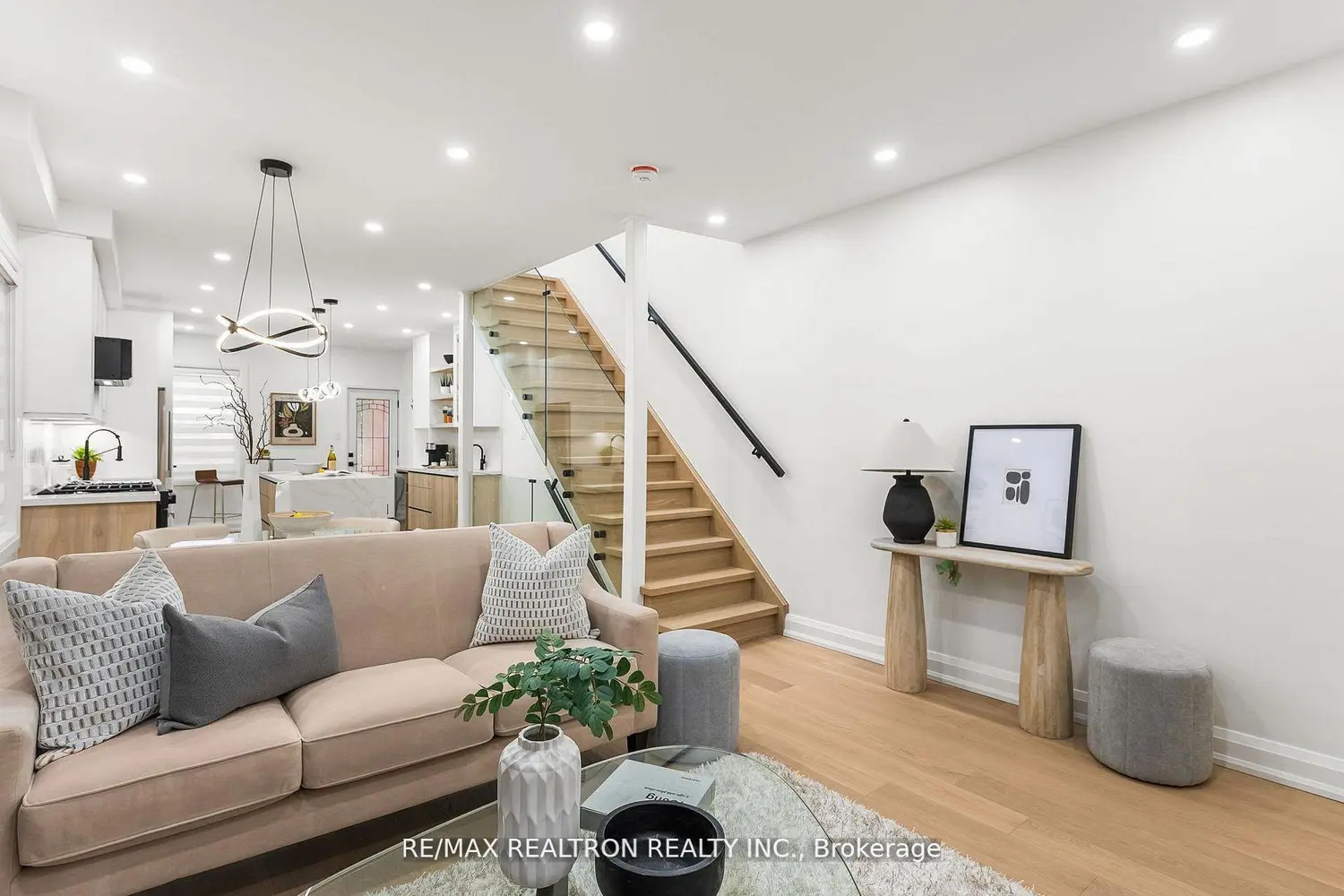 111 Glenmore Road photo 3