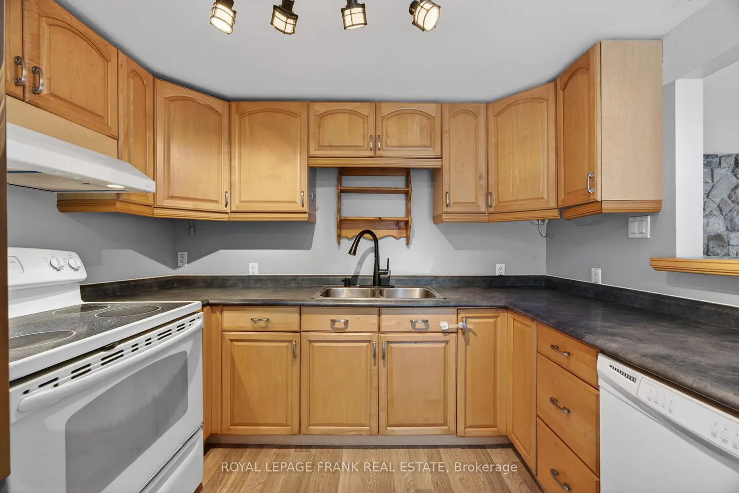 3576 John Street photo 5