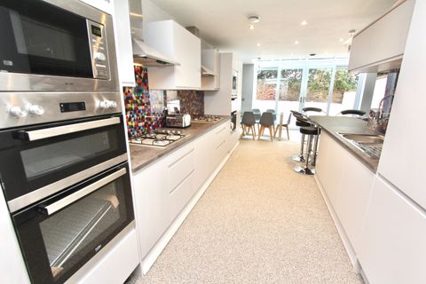 Thompson Road, Sheffield S11, Room to rent