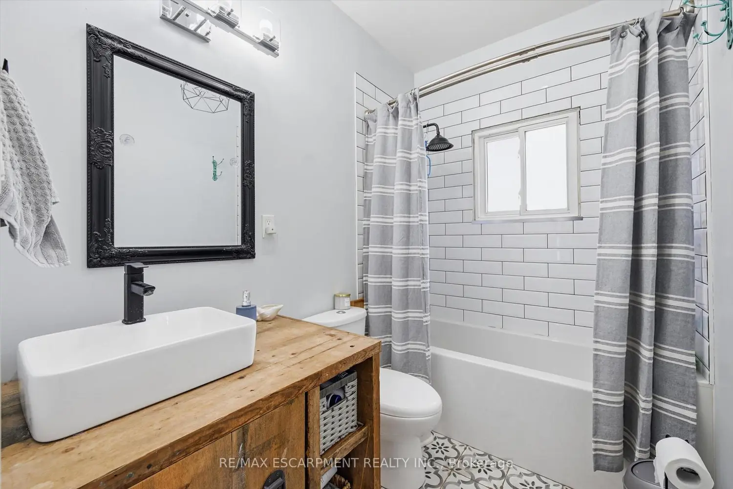 Additional image 10 of 392 Queenston Street