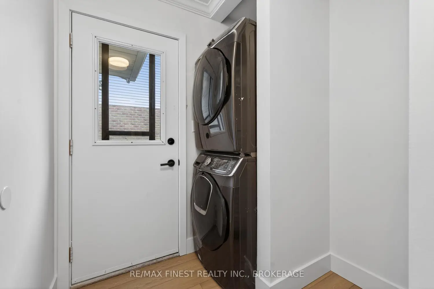 Additional image 5 of 825 Somerset Crescent