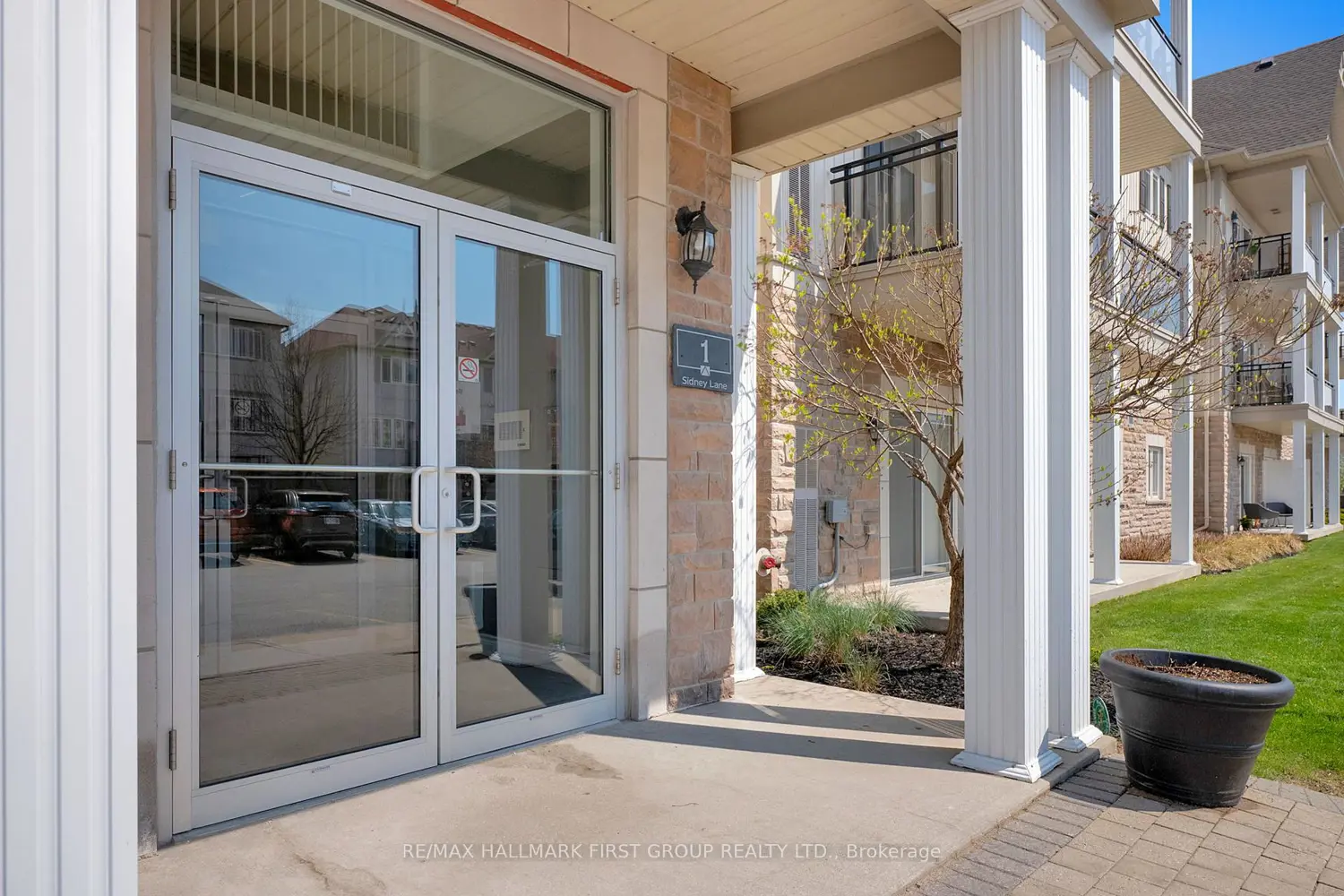 1 Sidney Lane 101 photo 3