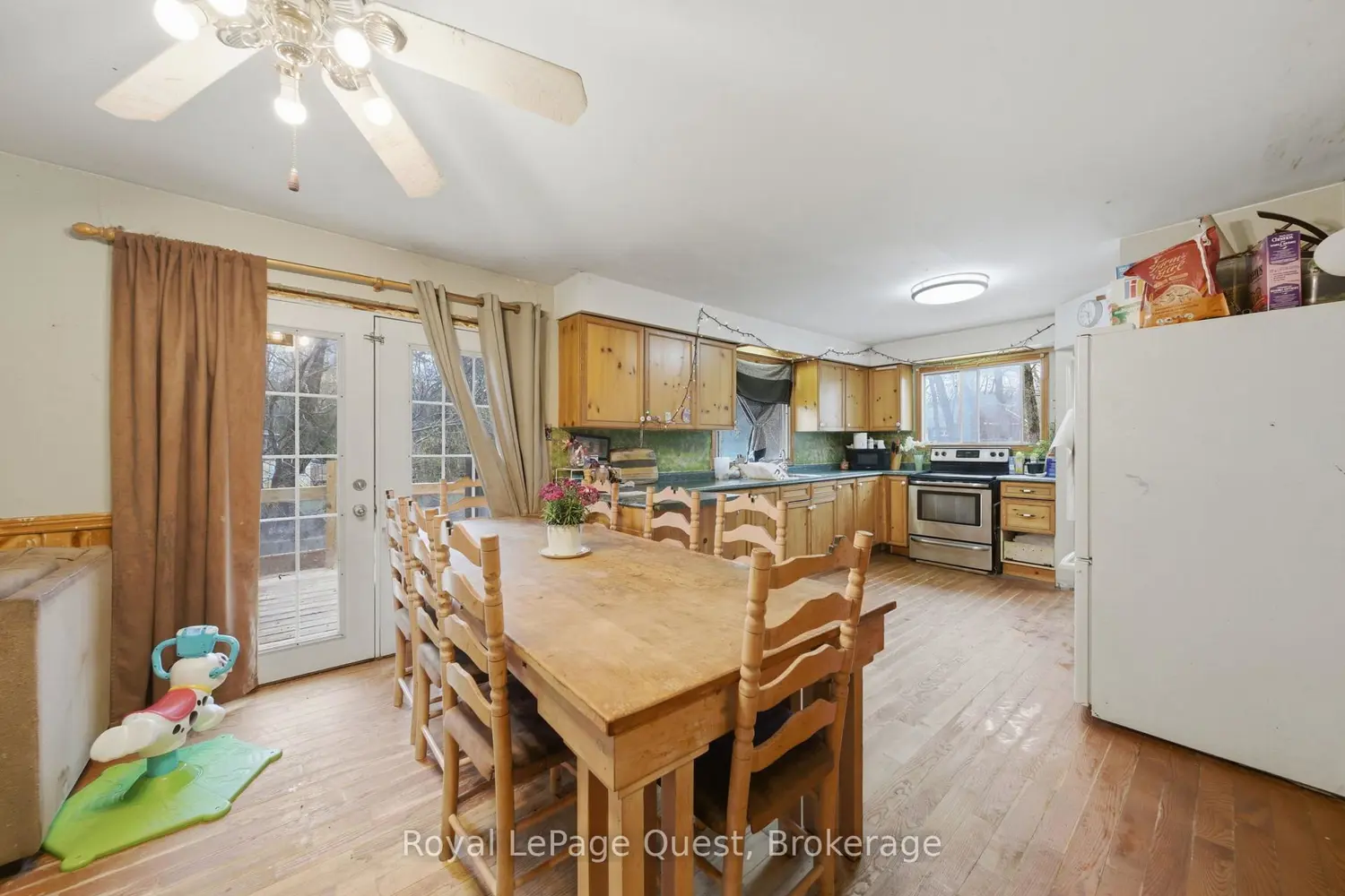 7476 Ash Crescent photo 4