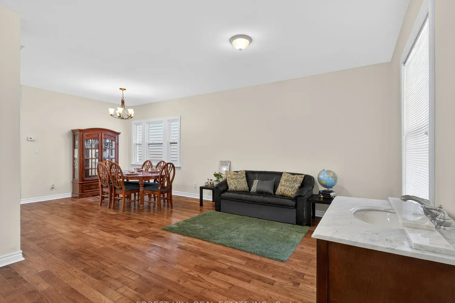 351 Woodfield Road photo 2