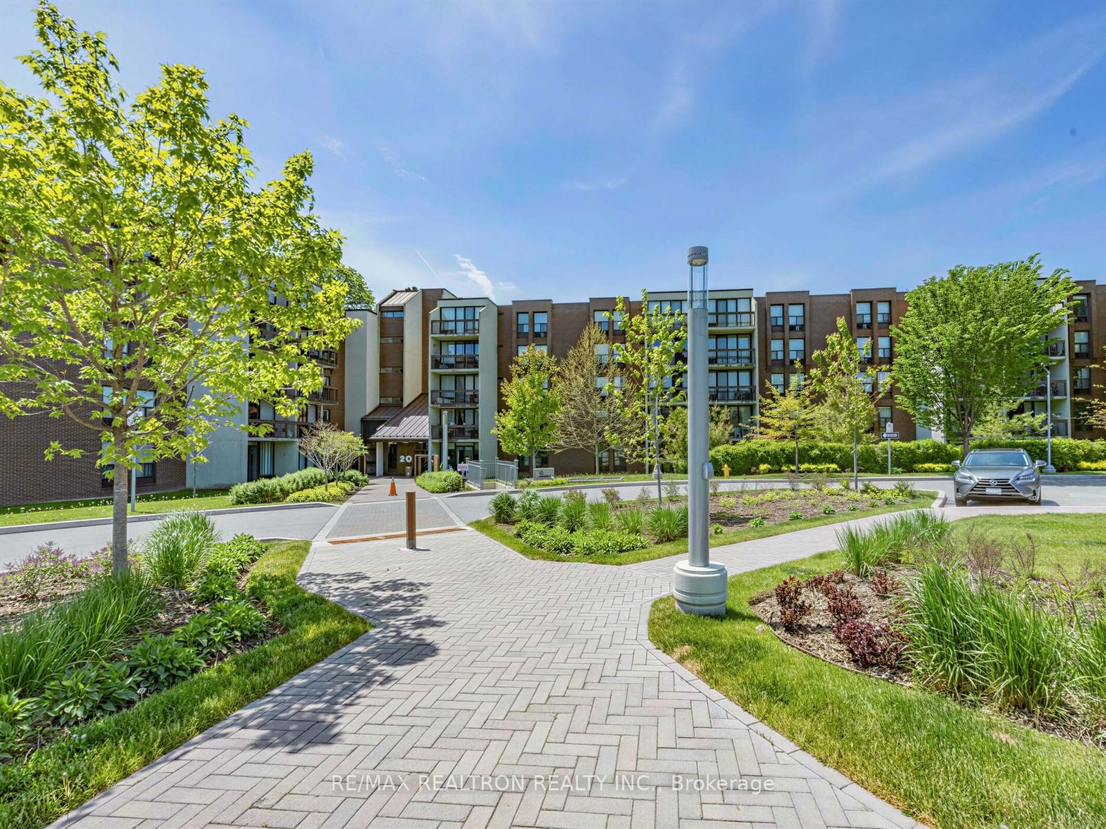 215-20 Fashion Roseway N/a, Toronto, ON, M2N 6B5